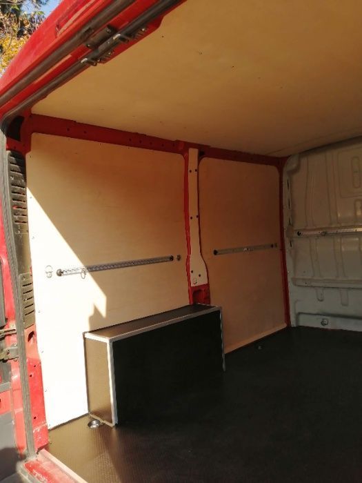 Zabudowa przestrzeni ładunkowej w samochodach Fiat Ducato L2H2