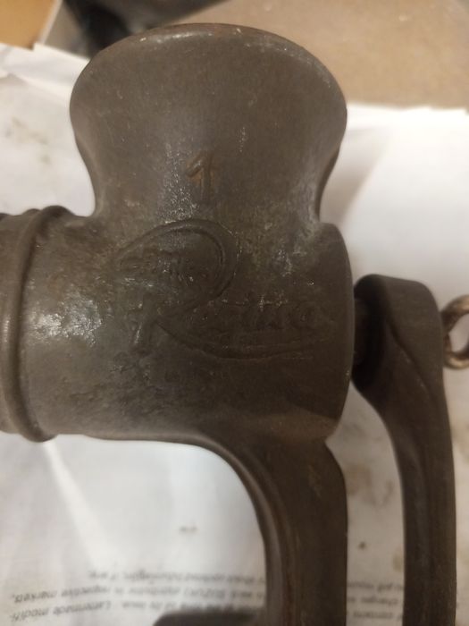 Picador  de carne Regina antigo