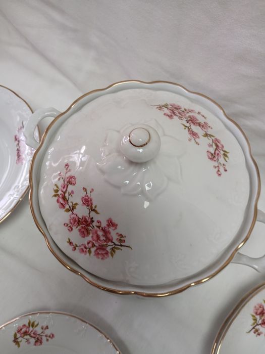 Serviço de Jantar, Chá e Café.  Porcelana fina Curtea de Arges