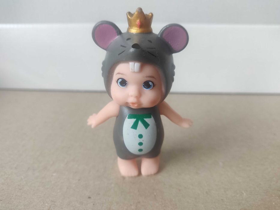 Пупс в  костюме  мышки, высота 8 см.