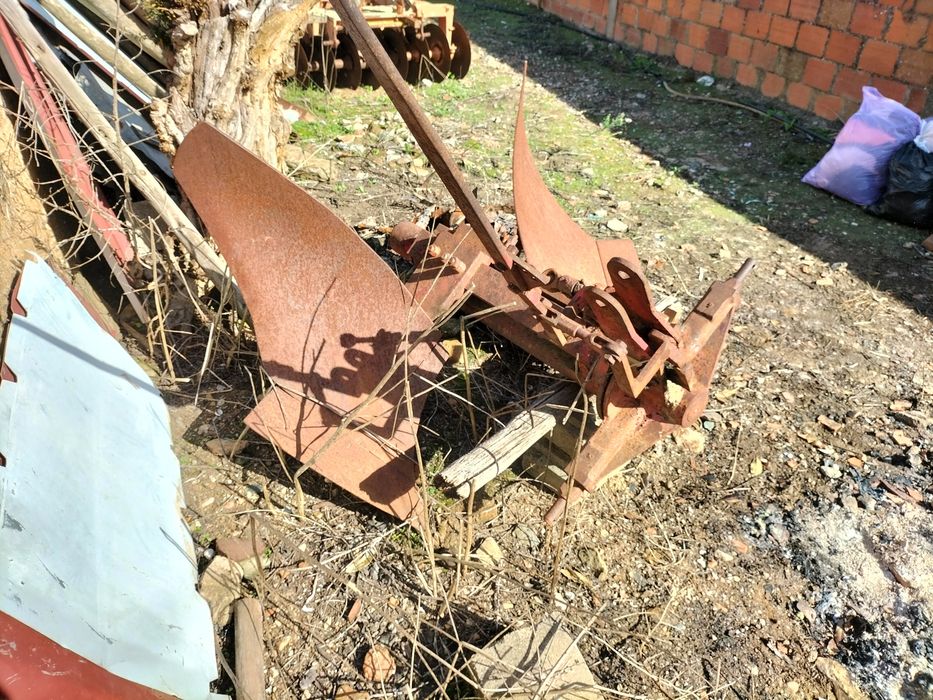 Vendo charrua pequena