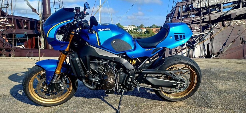 Yamaha xsr 900 blue legend. Retro pista