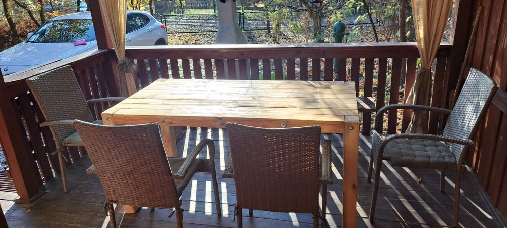 Stół drewniany z belek sosnowych