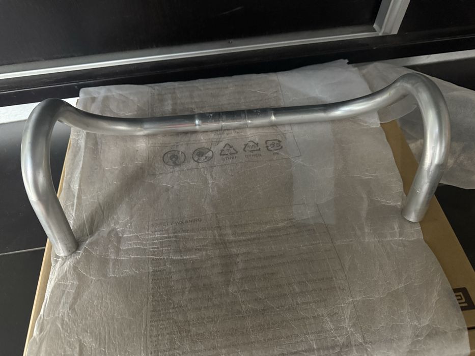 Guiador de bicicleta de estrada em aluminio