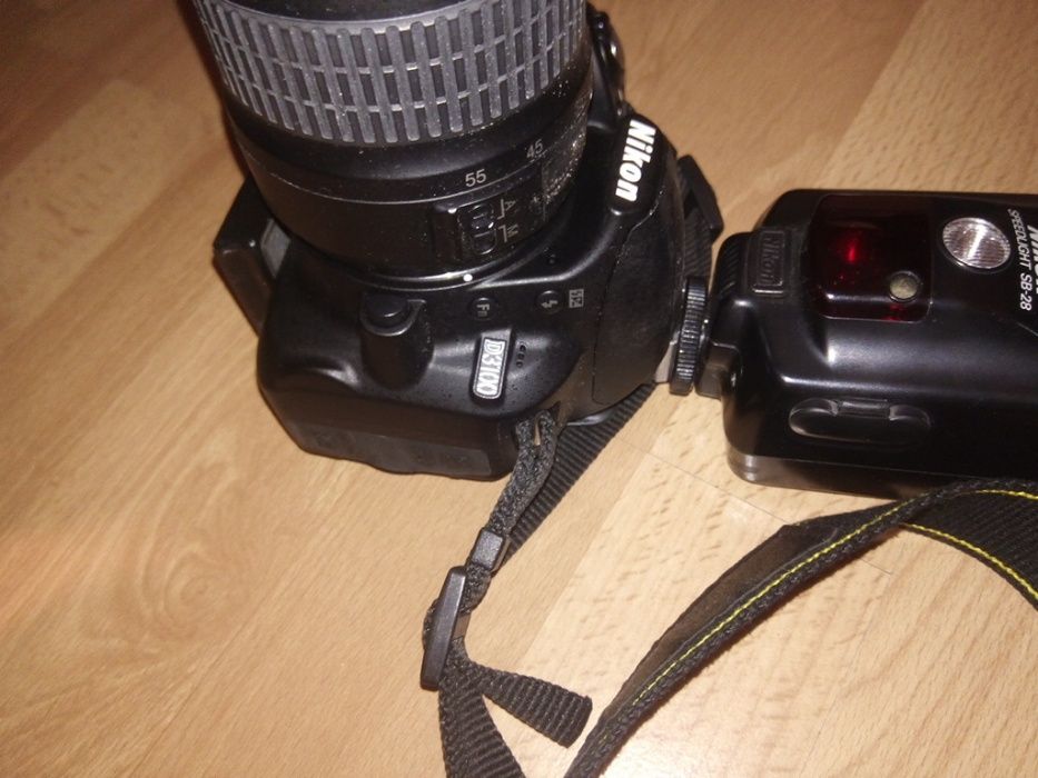 Nikon D3100 with Zoom and Flash