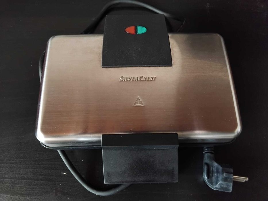 Máquina Waffles Silvercrest 1000W com livro receitas e manual em caixa
