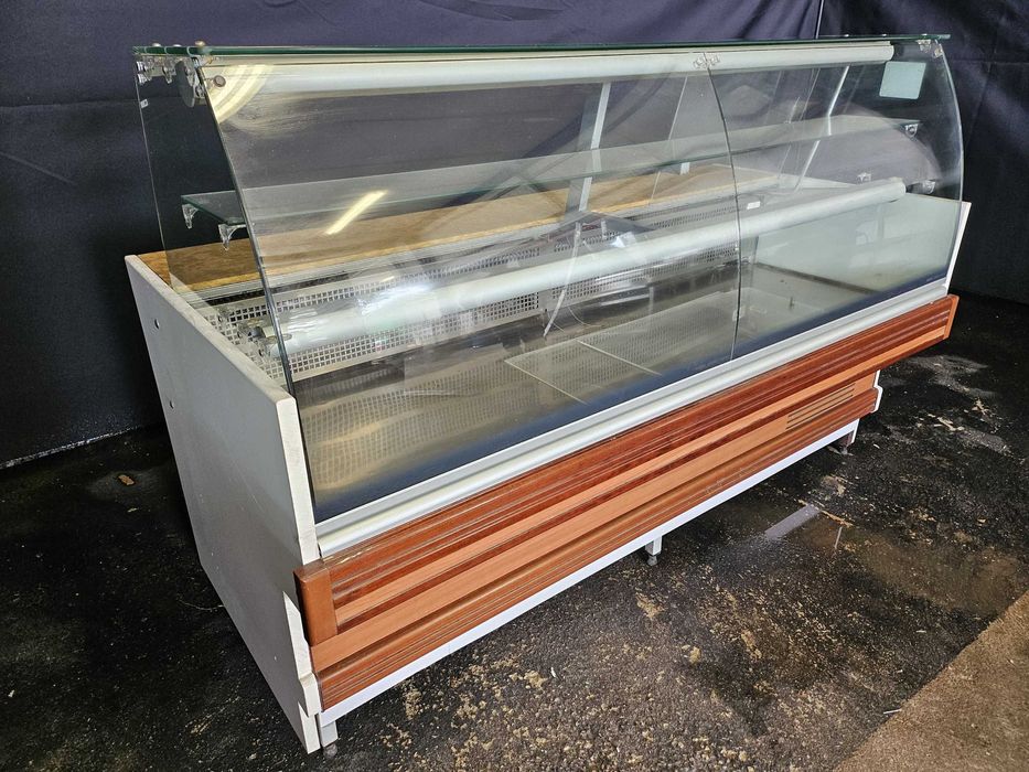 Vitrine refrigerada para cafetaria