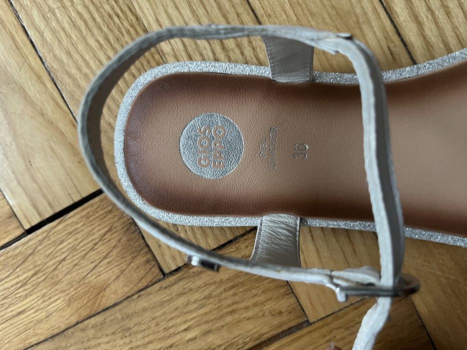 Взуття жіноче