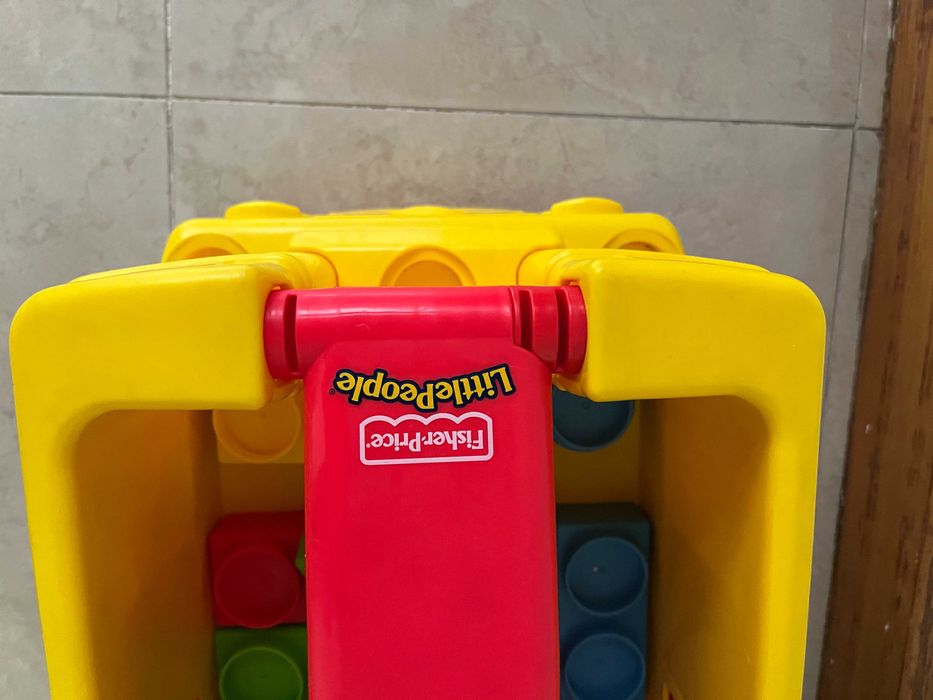 Fisher Price - Little People com Legos e Bonecos para Puxar