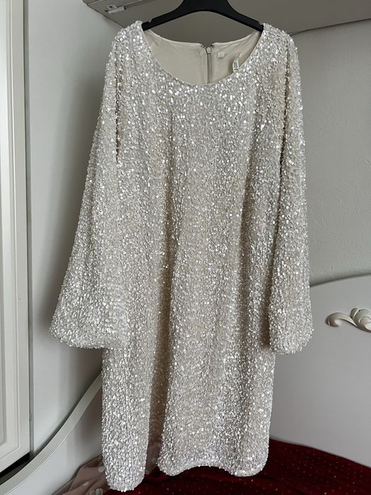 Святкова сукня в паєтки