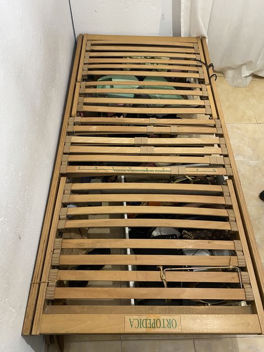 Estrado de cama com motor