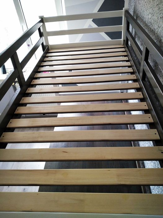 дерев'яне ліжко-горище (190*90) зі столом