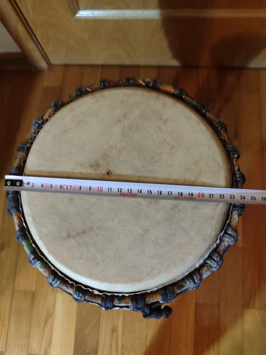 Djembe de 47 x 23 cm em excelente estado.