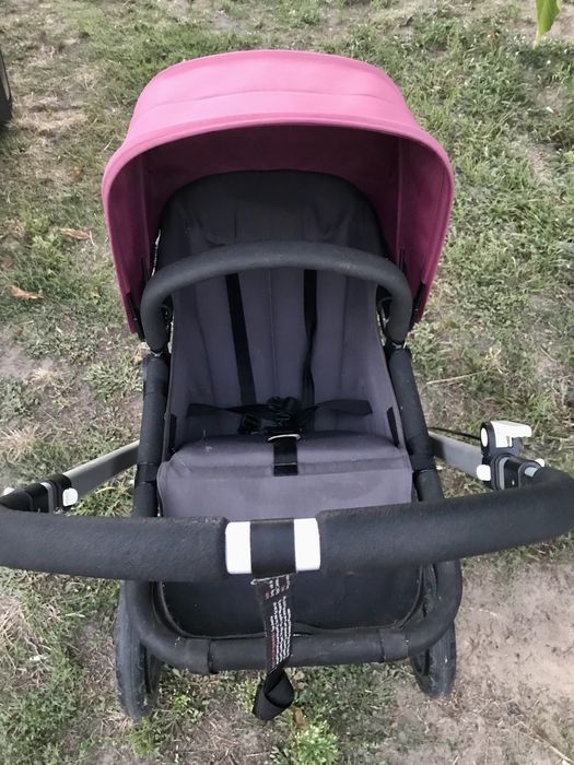 Каляска Bugaboo в доброму стані, в подарунок столик для годування теж в доброму стані