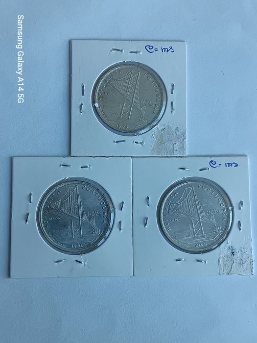 3 moedas de prata de 20 escudos de 1966
