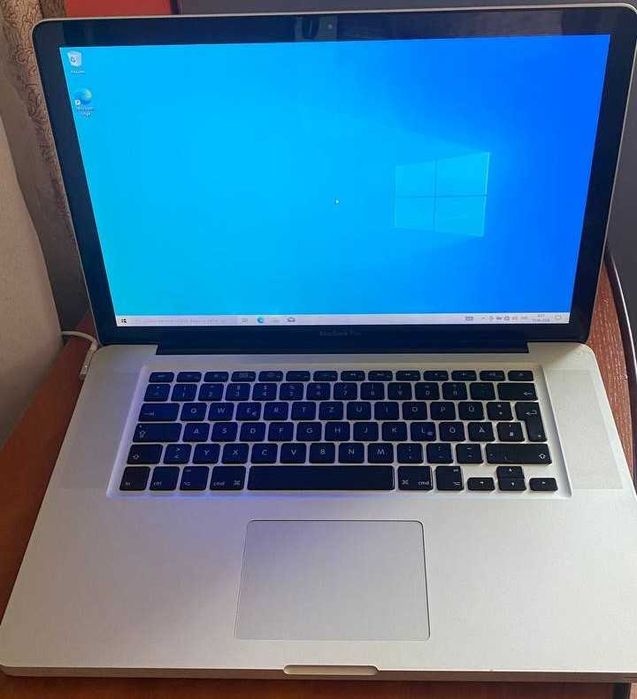 MacBook Pro 15 (Core 2 Duo / 8GB RAM / 250GB SSD) + Зарядка | Windows 10
