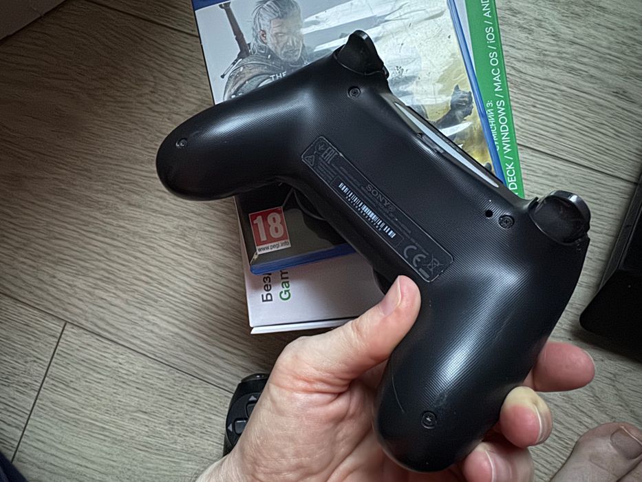 Продам PS4 Slim 1 TB