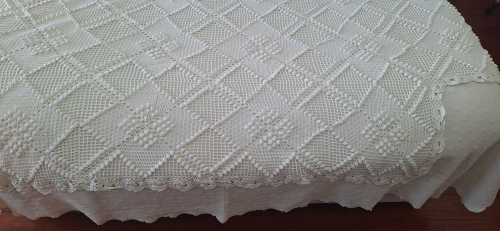 Colcha de Renda Feita à Mão
