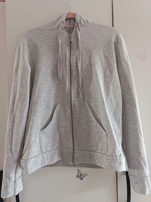 Bluza szara z kapturem na zamek z kieszeniami
