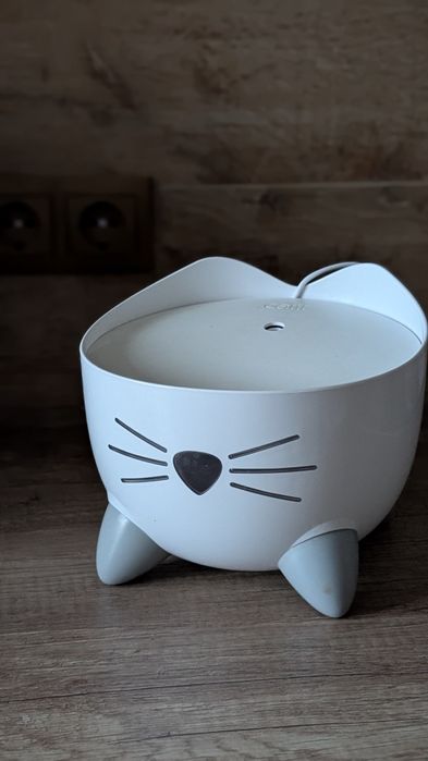 Фонтанчик для котів