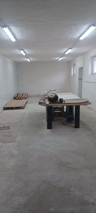 Wynajmę budynek i plac