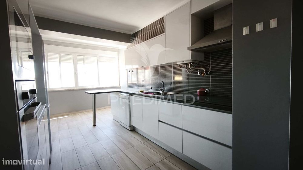 Apartamento T3 com garagem para Arrendamento, Alfornelos, Amadora