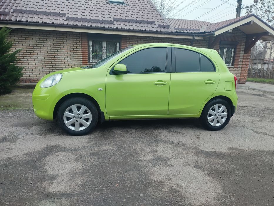 НИССАН МИКРА 2013г АВТОМАТ авто в отличном состоянии.