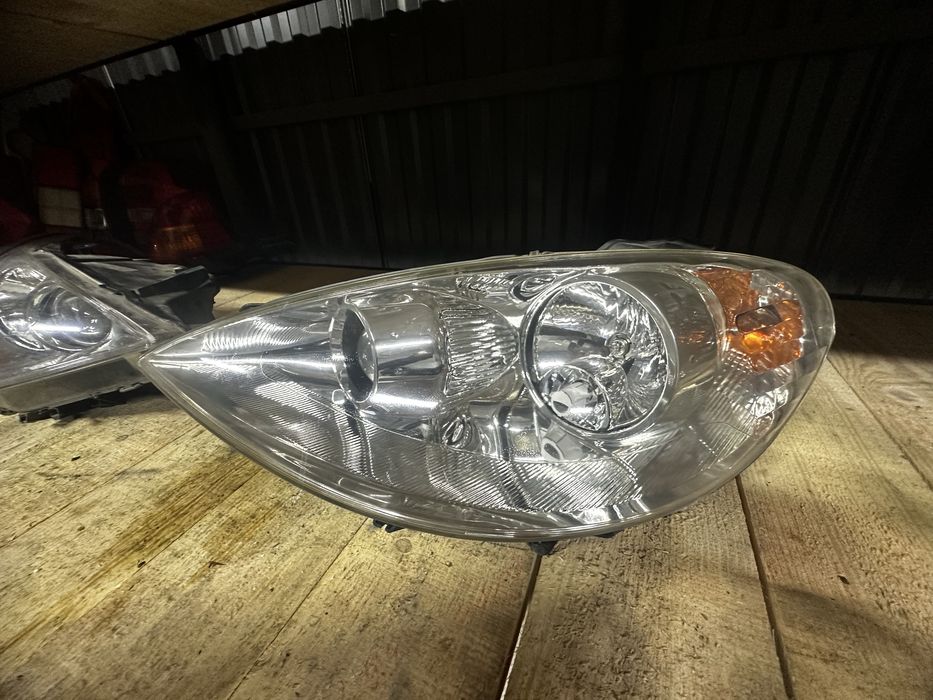 Фари передні оптика peugeot 807 пежо 807