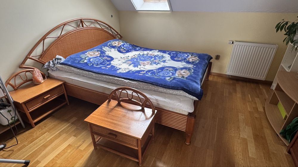 Łóżko rattanowe + 2 materace i 2 szafki nocne