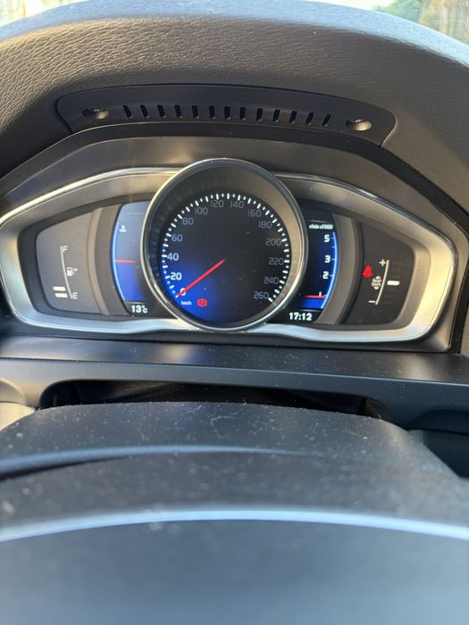 Volvo v60 d2 R-design