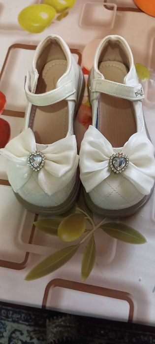 Взуття для дівчинки