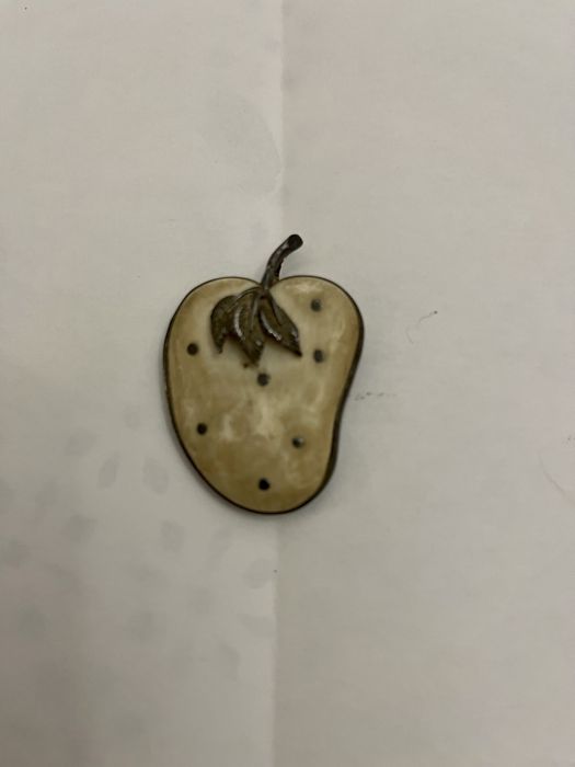 Pendente prata com forma de fruto