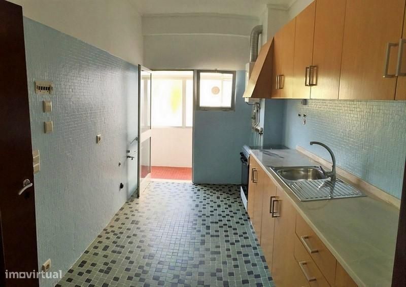 Apartamento T2 Remodelado - M. Sacramento