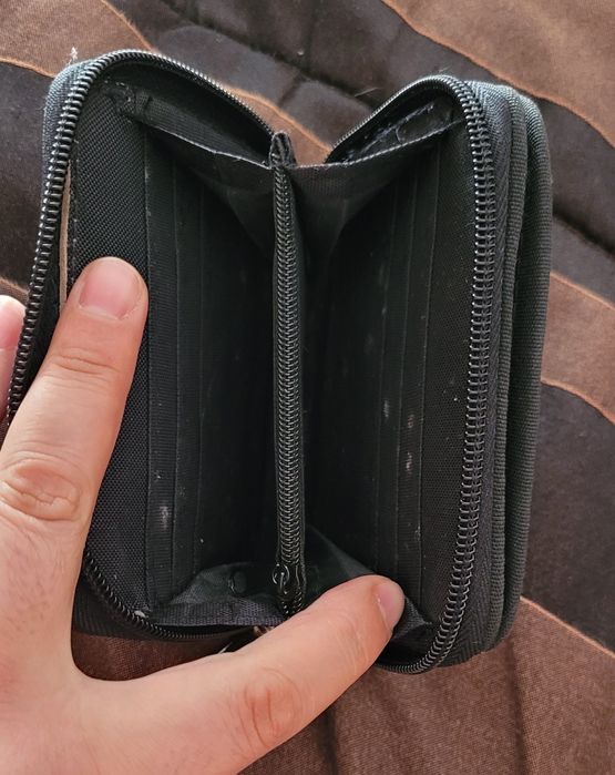 Carteira marca Guhts