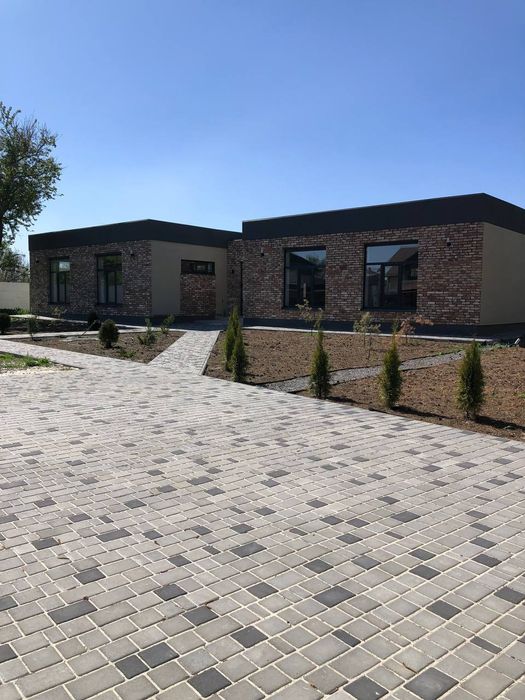 Продаётся новый дом в Обуховке в закрытом охраняемом городке с ремонто