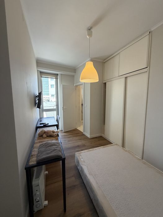 Quarto para estudantes (F) junto à Rotunda da Boavista, Porto