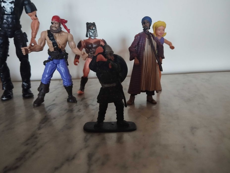 figuras colecionáveis.