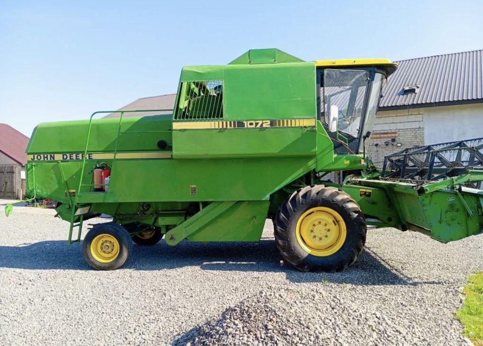 Комбайн зерновий зернозбиральний John Deere 1072 свіжопривезений.