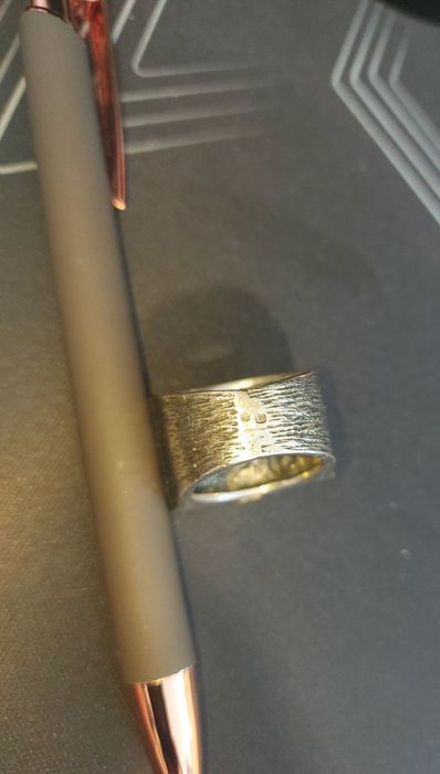 Anel prata e brilhantes