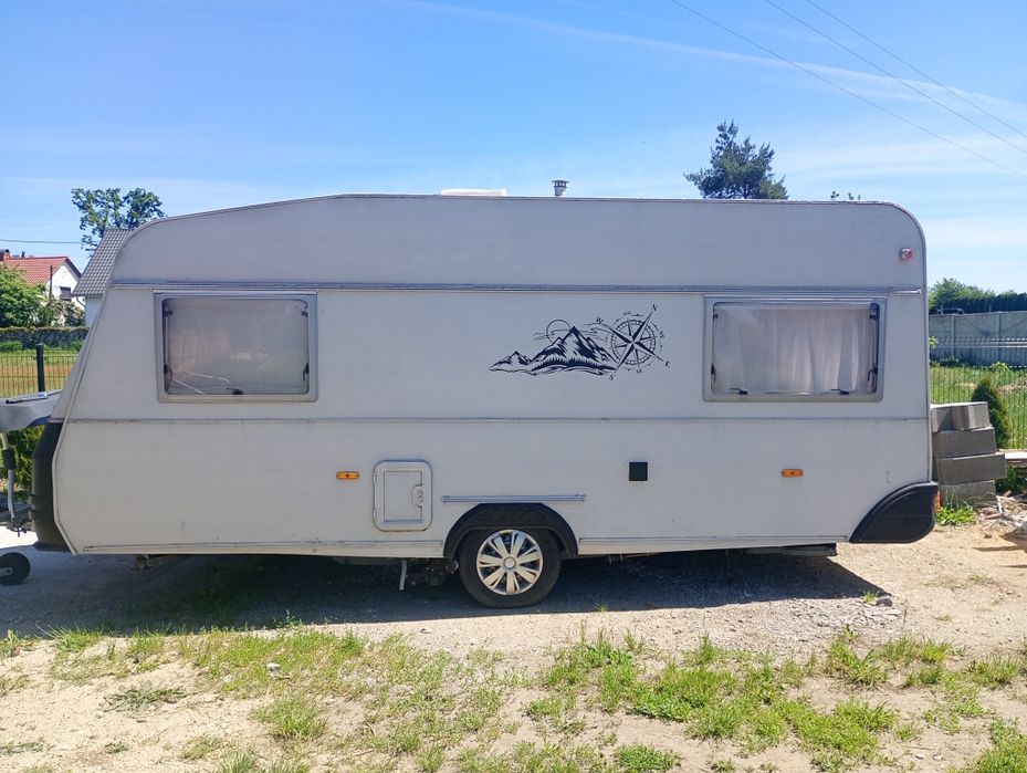 Przyczepa LMC Caravan.