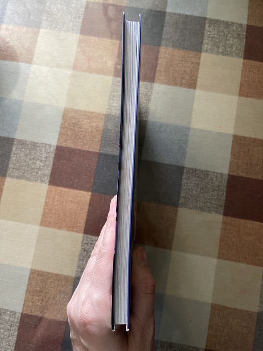 Продам книгу Анна Кадабра