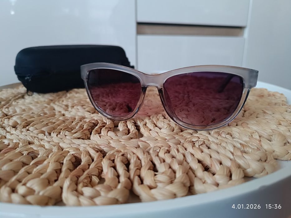 Okulary przeciwsłoneczne damskie w etui