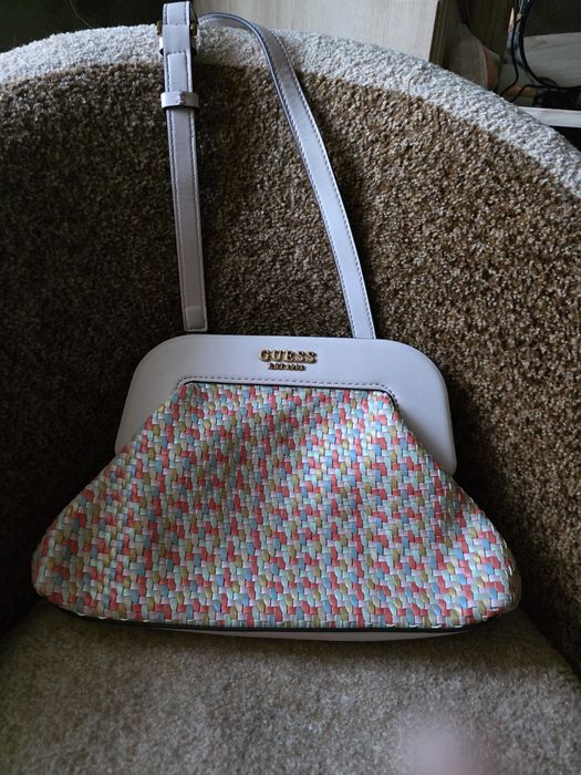 Сумка Guess з кольоровим плетінням