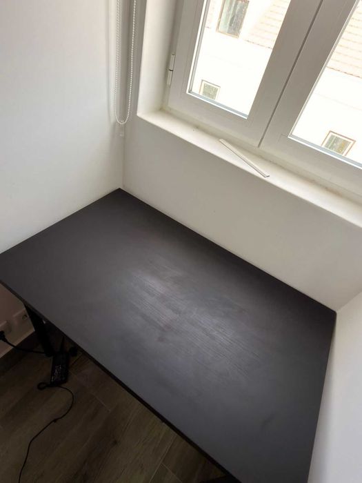 Secretária em MDF e metal
