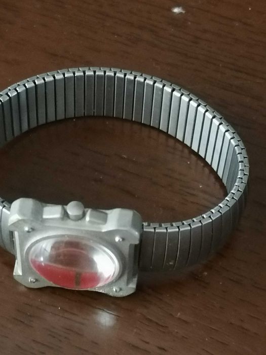 Ciekawy damski zegarek z bransoletką Limit