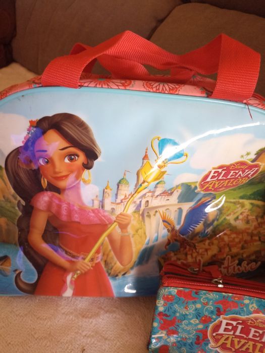 Conjunto composto por: mochila, estojo e 2 sacos para ed. física