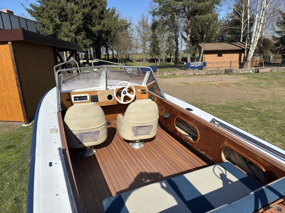 Łódź motorowa wędkarsko - turystyczna