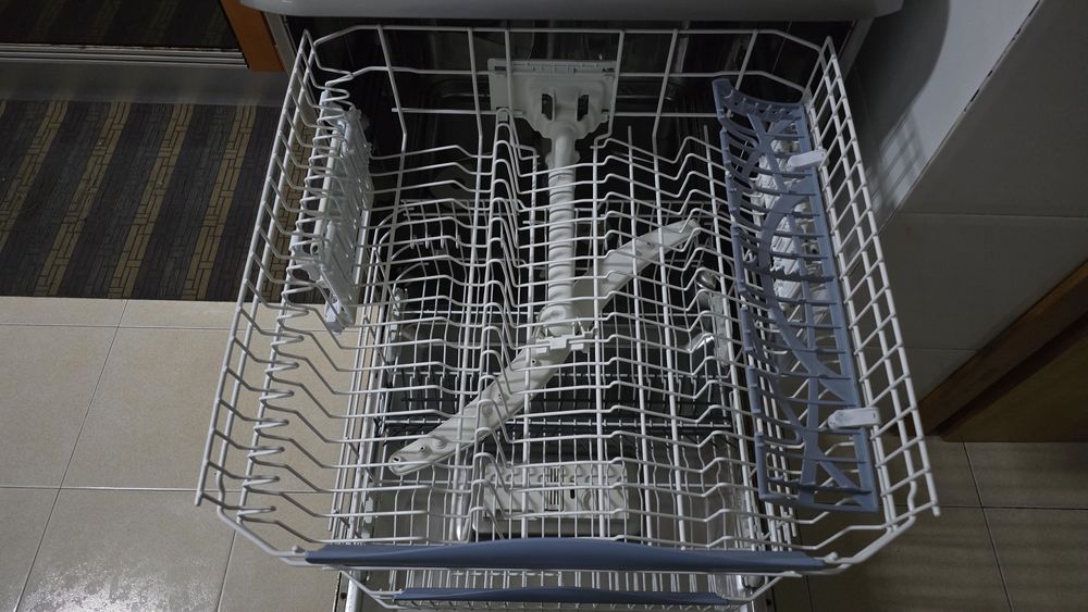 Maquina lavar loiça Ariston AVARIADA