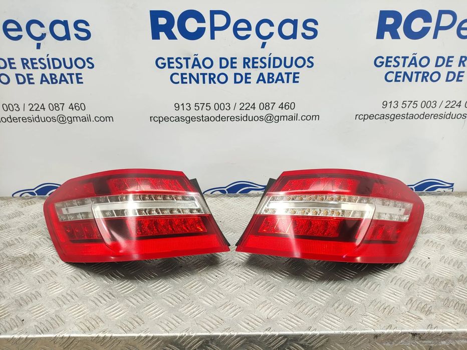Farolins Tras Traseiros Esquerdo Direito Originais LED Mercedes Benz