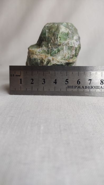 Натуральный камень флюорит.